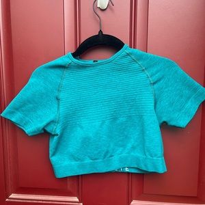 Alphalete fitted cropped short sleeve